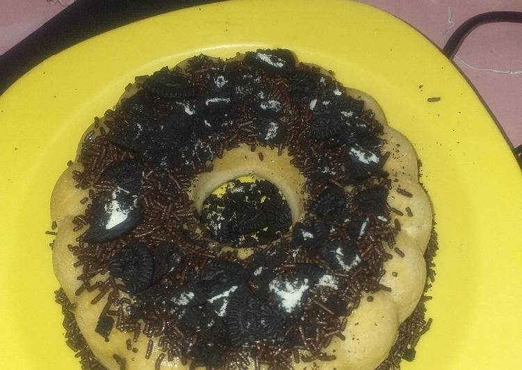 Bagaimana Menyiapkan Bolu kukus oreo sederhana lembut enak Anti Gagal