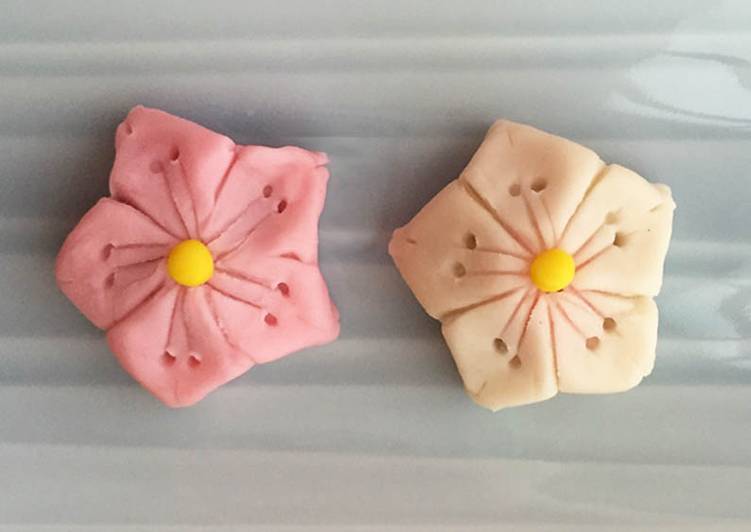 Nerikiri Wagashi: "Sakura (Cherry blossoms)" Nerikiri Wagashi: "Sakura (Cherry blossoms)"