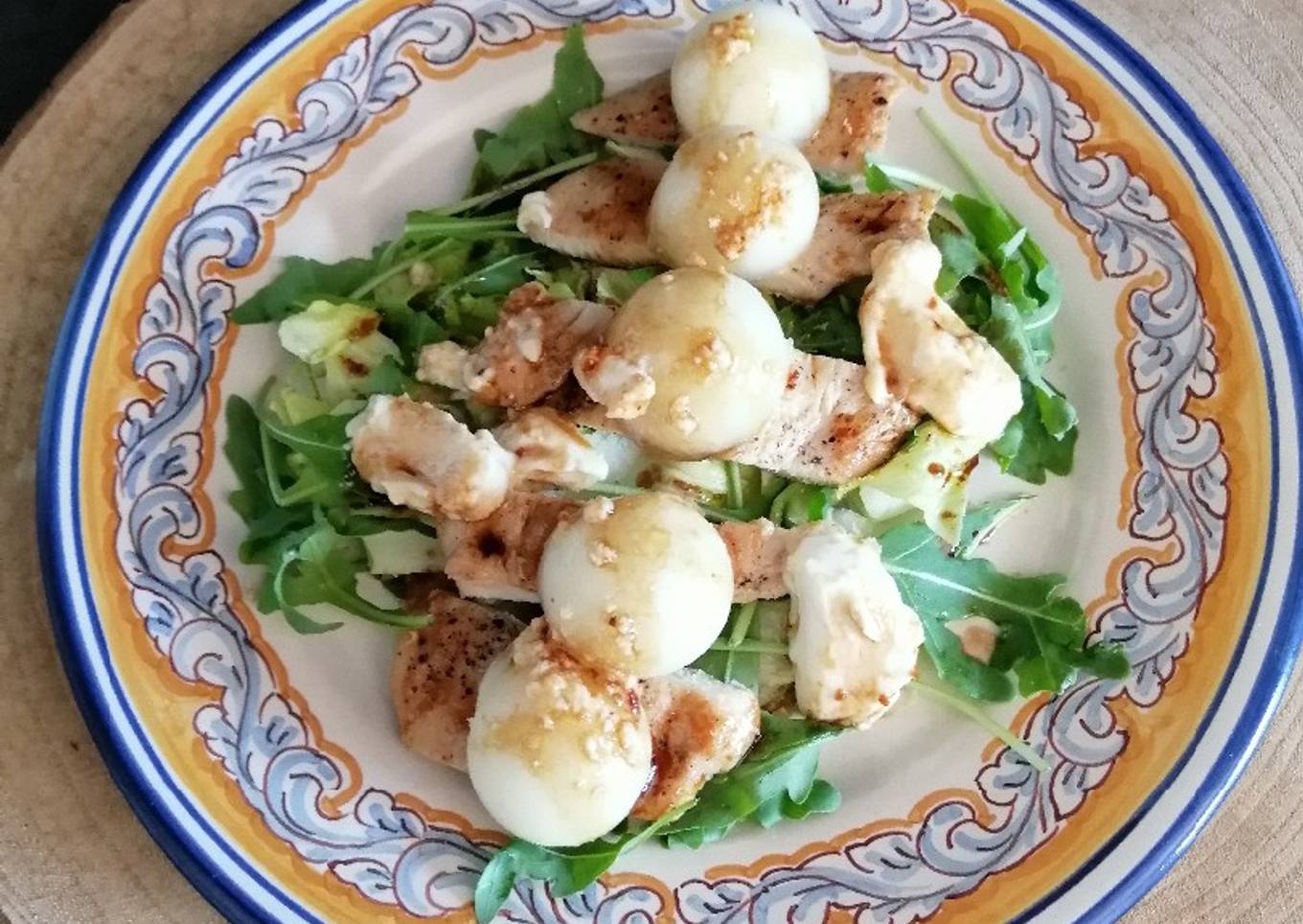 Ensalada de pollo con melón y queso de cabra