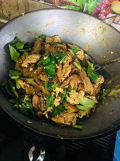 รูปของ ผัดซีอิ๊วไก่เส้นใหญ่