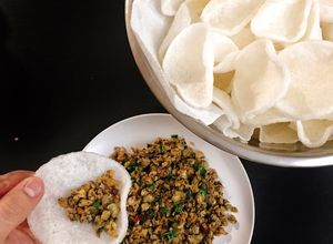 Hình của món Hến xúc phồng tôm.