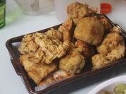 Una foto de coliflor con pescado