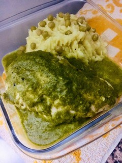 Una foto de SUPREMA DE POLLO 🍗 CON 🥬🥬SALSA FLORENTINA🥬🍵🥬 O 🥬🧄(salsa cremosa de acelga)🥬🍵🧅