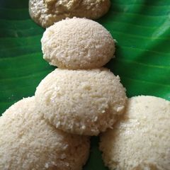 A picture of Wheat idli.