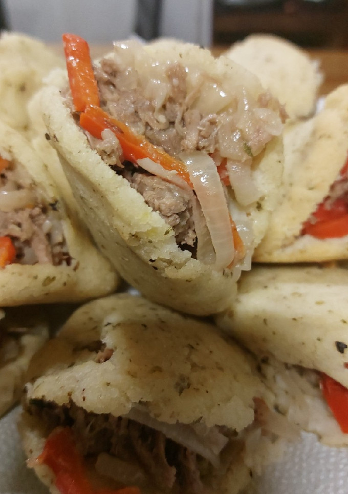 Una foto de Arepas con carne de lomo