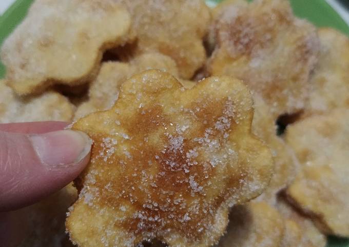 Chiacchiere furbe con 2ingredieti a forma di fiore