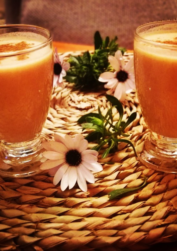 Una foto de Cóctel de pera con bebida vegetal de almendra