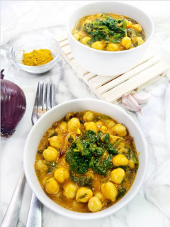 Una foto de Garbanzos con espinacas al curry
