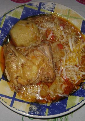 Una foto de Guiso de arroz con pollo