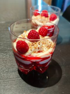 Une photo de Verrines framboise et chocolat blanc
