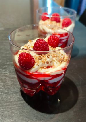 Une photo de Verrines framboise et chocolat blanc