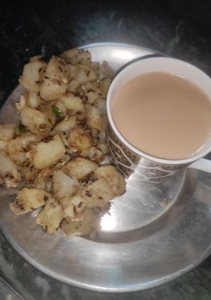 अदरक वाली चाय(adrak wali chai recipe in hindi) रेसिपी मुख्य फोटो