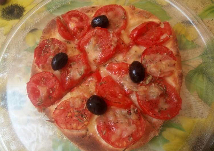 Pizza aux tomates 🍕 🍅