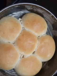 પાવ(Pav Recipe in Gujarati) રેસીપી મુખ્ય ફોટો