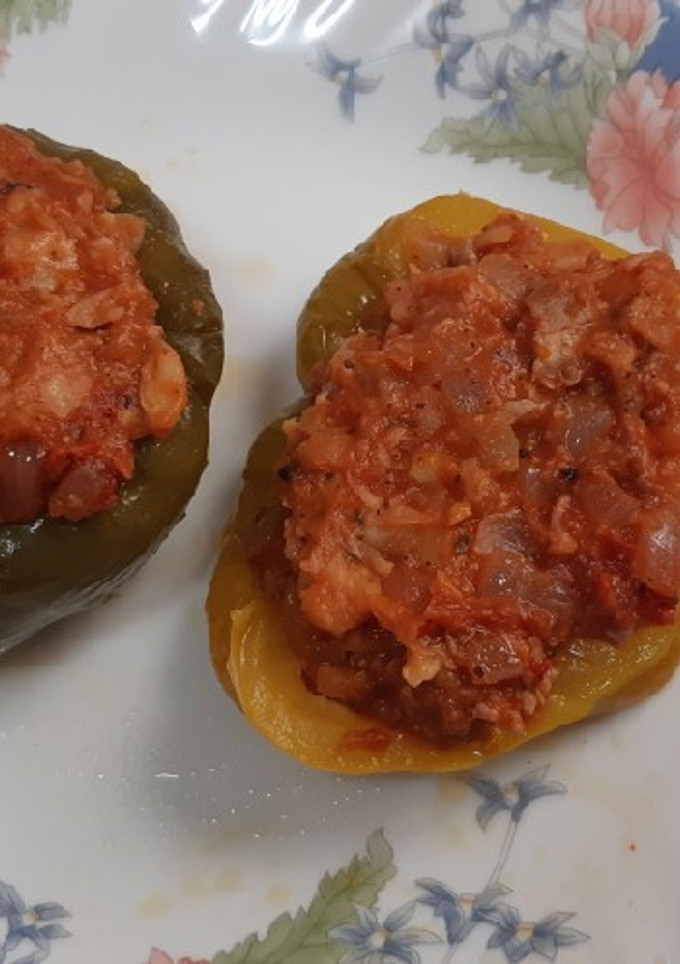 Una foto de Pimientos rellenos de legumbre y carne
