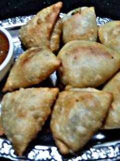 મીની સમોસા (Mini Samosa Recipe in Gujarati) રેસીપી મુખ્ય ફોટો