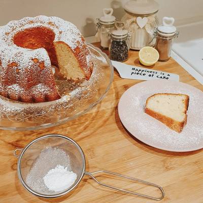 Ricetta Ciambellone altissimo al profumo di limone di Vanee - Cookpad