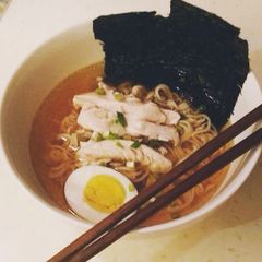 A picture of Shoyu ramen with boiled chicken.