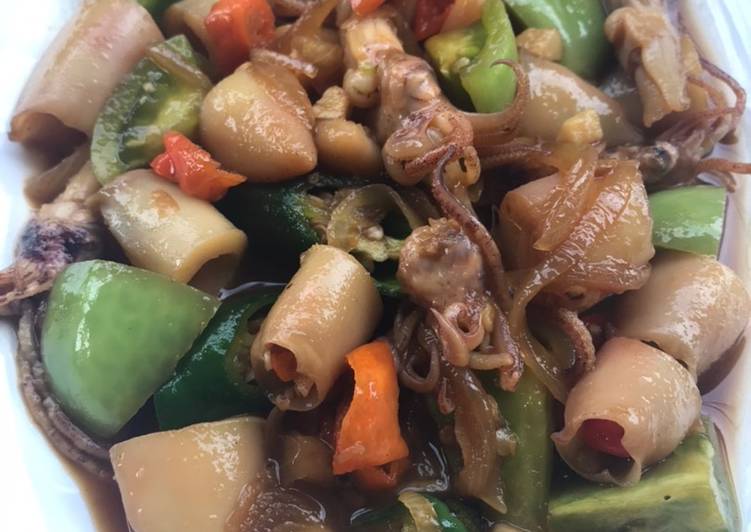 Bahan Menyiapkan Tumis Cumi Asin Cabe Hijau Lezat