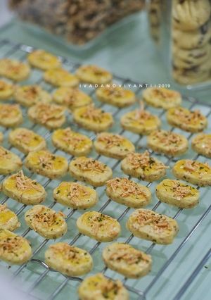Foto resep Cheese garlic cookies