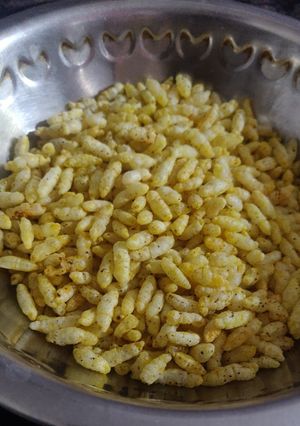 વઘારેલા મમરા લસણ વાાળા રેસીપી મુખ્ય ફોટો