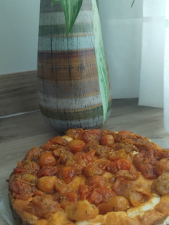 Foto principal de Tarta 🎂salada de queso 🧀 con tomates 🍅 confitados