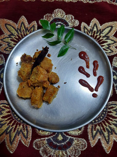 દૂધી ના મુઠીયા (Dudhi Muthia Recipe In Gujarati) રેસીપી મુખ્ય ફોટો