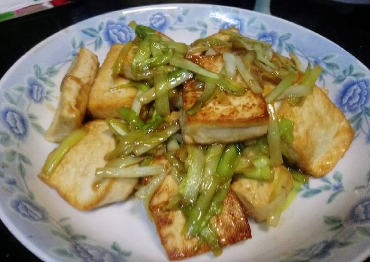 Stir fried chives and toufu