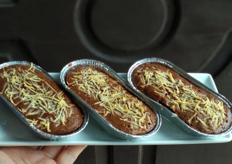 Brownis ekonomis tanpa mixer (bisa di panggang atau di kukus)