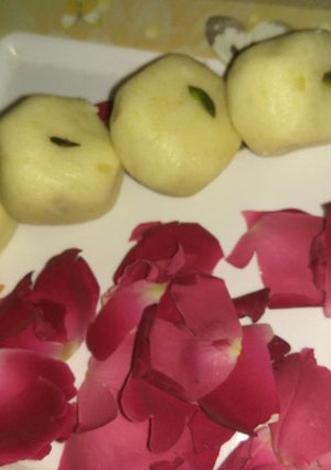 दूध पेड़ा (Doodh Peda Recipe in Hindi) रेसिपी मुख्य फोटो