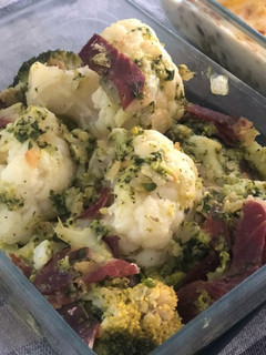 Una foto de Brócoli y coliflor salteados