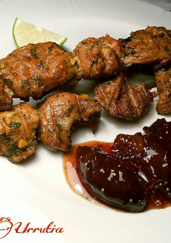 Una foto de Genuinos pinchos morunos, con mi toque personal