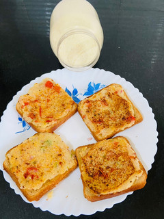 रवा टोस्ट 🥪🥪🥪🥪🥪🥪🍞🍞🍞🍞🍞🍞 रेसिपी मुख्य फोटो