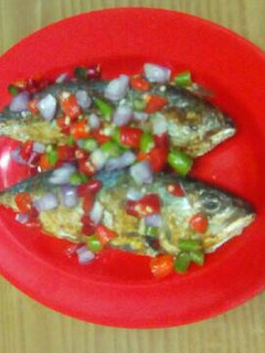 Foto resep Ikan kembung goreng siram acar (sambal matah ala Padang)