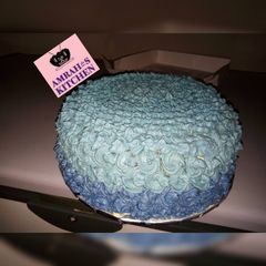 A picture of Simple birthday cake decoration.