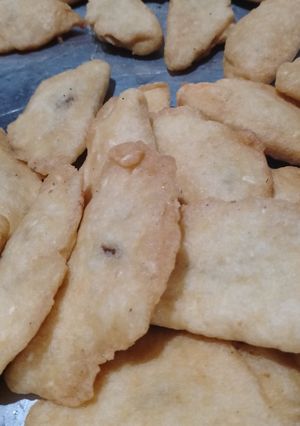 उड़द दाल गुजिया (Urad dal gujiya recipe in hindi) रेसिपी मुख्य फोटो
