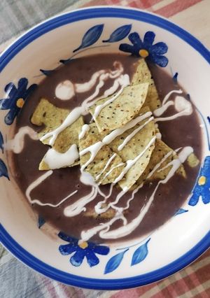 Una foto de Sopa enfrijolada rápida