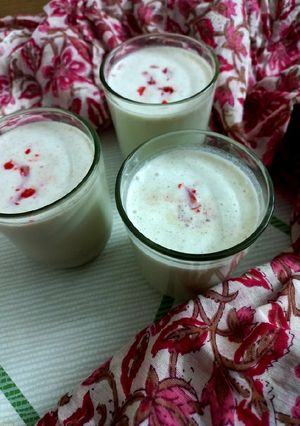 A picture of Khus Thandai (milkshake).