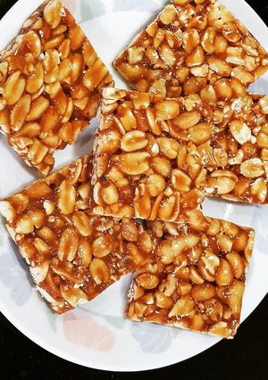A picture of Jaggery peanut chikki.