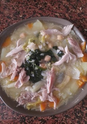 Foto principal de Sopa de pollo con Garbanzos y verduras