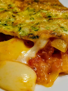 Una foto de OMELETTE De Claras de Huevo al Cilantro con Hogao colombiano.😋