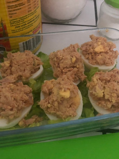 Una foto de Huevos rellenos con bechamel de puerros gratinados