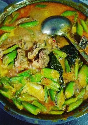 Foto resep Gulai ayam padang santan kental dengan batang talas ala mande