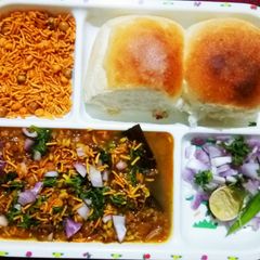 A picture of Misal pav.