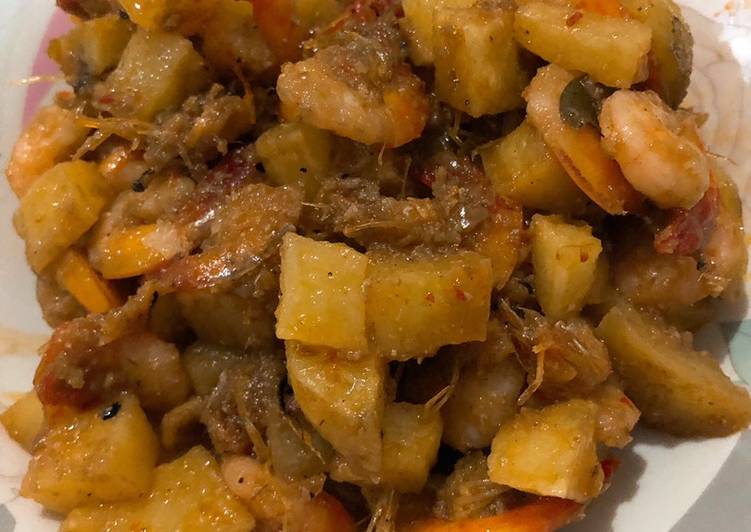 Bagaimana Menyiapkan Sambal goreng kentang udang yang Menggugah Selera