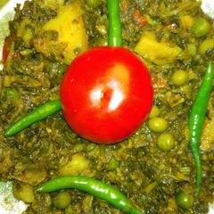 A picture of Aloo palak or bathura ki mixed sabji.