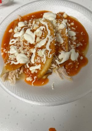 Una foto de Entomatadas de pollo fáciles😊
