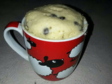Mug Cake de vainilla con chips de chocolate