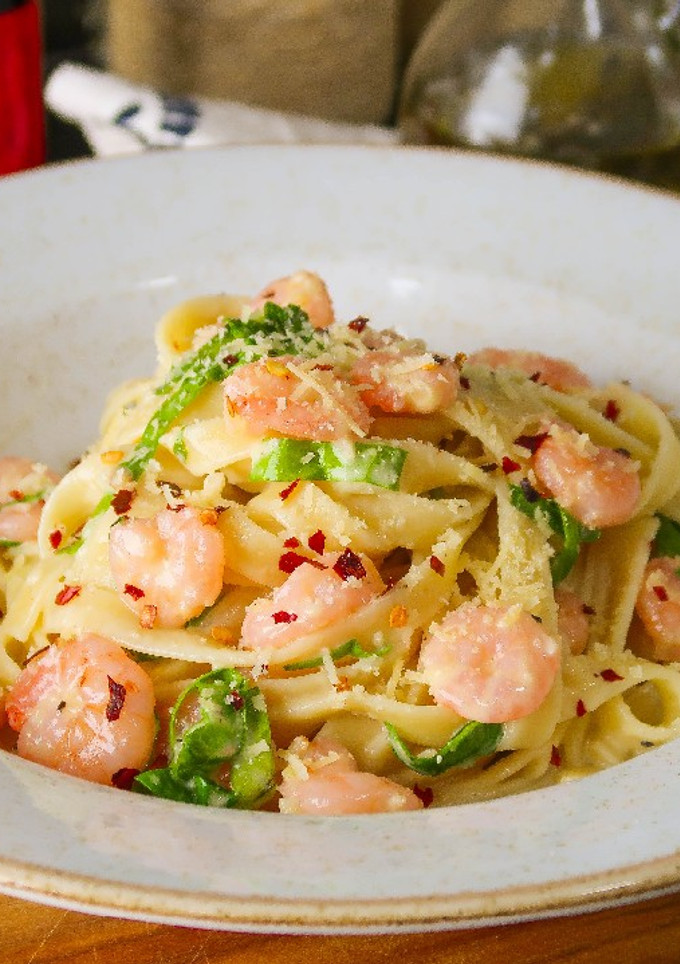 Una foto de Fetuccini con camarones 🍜