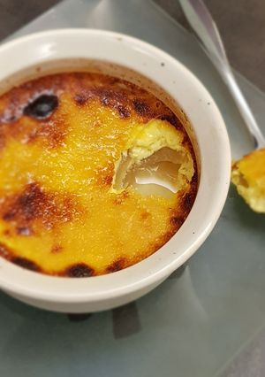 Une photo de °crème brûlée aux poires°